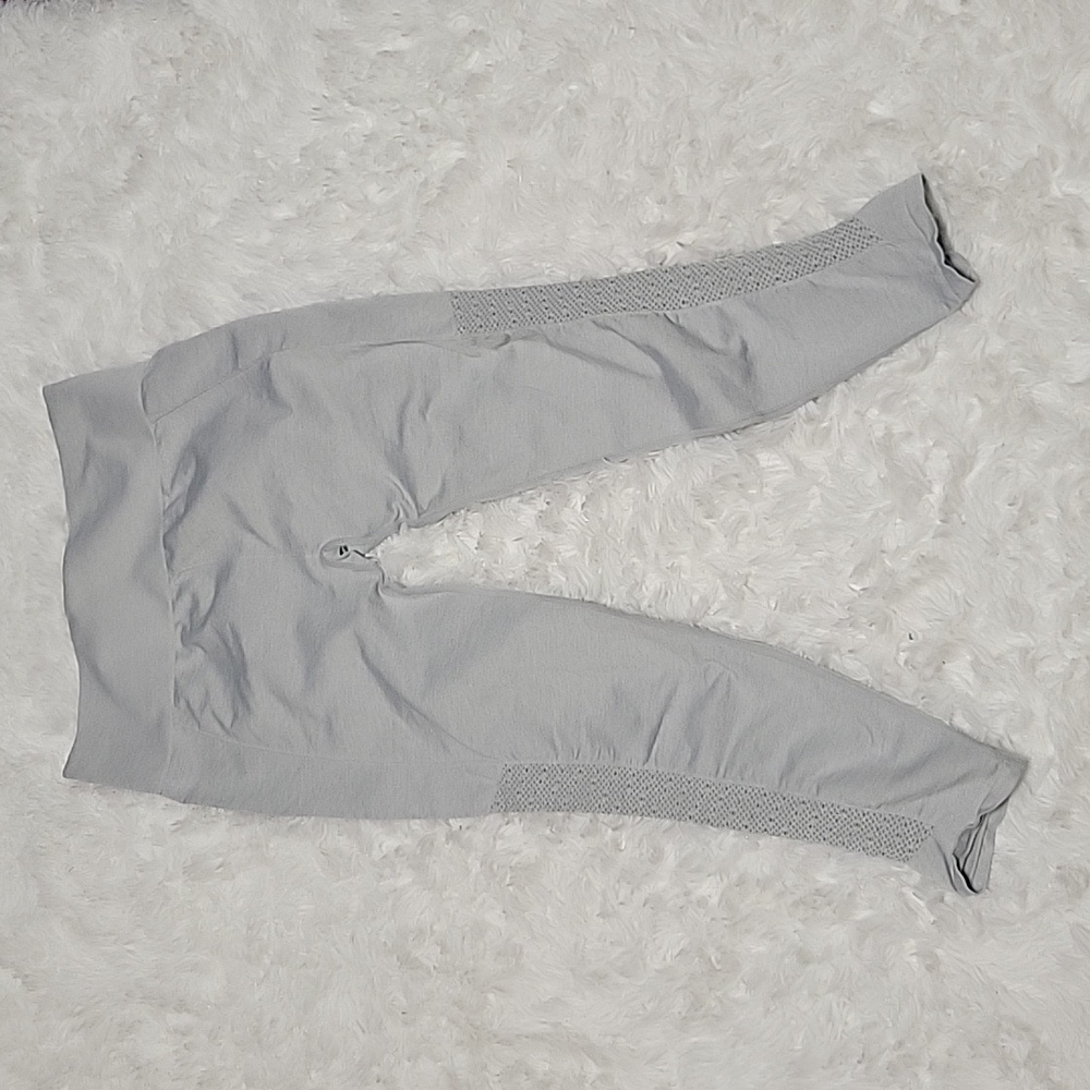 Gray fabletics leggings